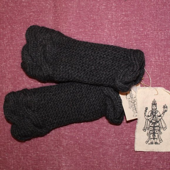 💥 Nepalese Merino Dbl Cable Handwarmers Charcoal - Picture 1 of 3